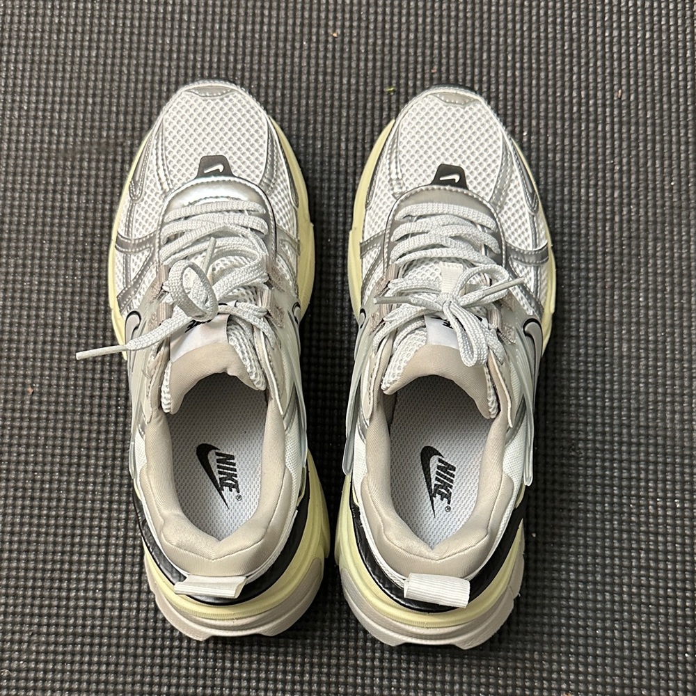 Women’s Nike V2k Run Grey/White Size 6